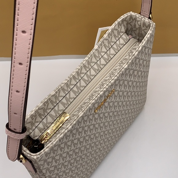 MICHAEL KORS 
Jet Set Travel Large Logo Messenger Bag
COLOR PWD BLSH MLT
NWT - Picture 5 of 16